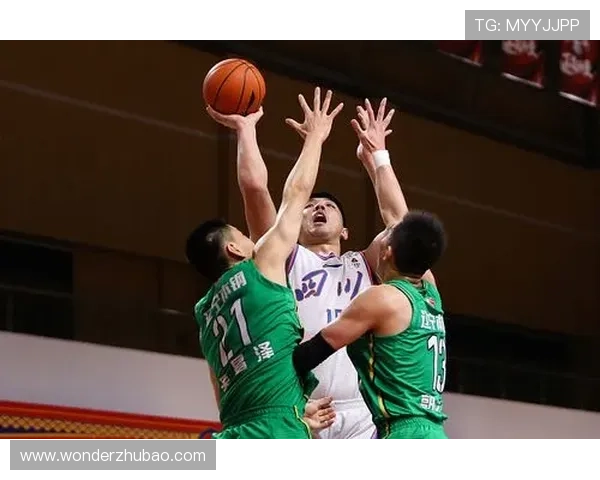 佩杜拉精妙突破助攻 杨瀚森轻松篮下得分上演完美配合