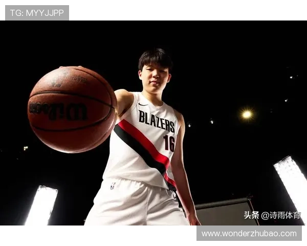 库里三分惜失手杨瀚森高高跃起稳稳摘下关键防守篮板