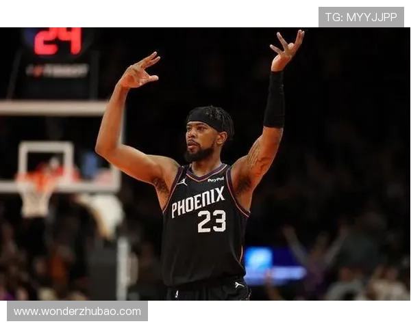 古德温称赞布克为天生竞争者强调其在球队中的领导力与严格要求