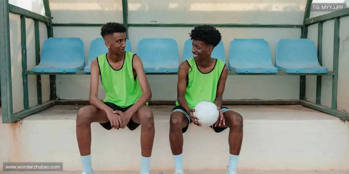 📱 边看边聊，弹幕刷屏，互动赢好礼！